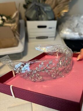 NWT Silver rhinestone headband